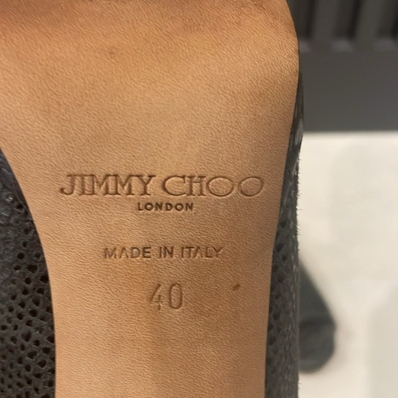 Jimmy Choo peep toe pumps. Snake embossed supple leather, wearable heel height - Picture 5 of 5